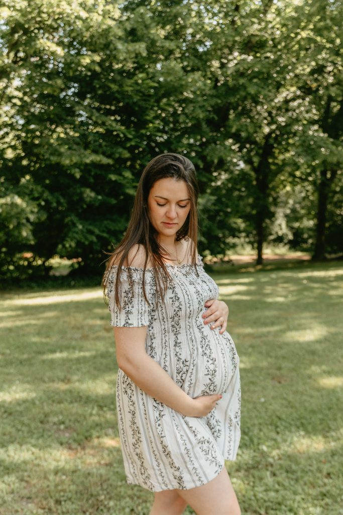 Séance grossesse naturelle ventre rond
