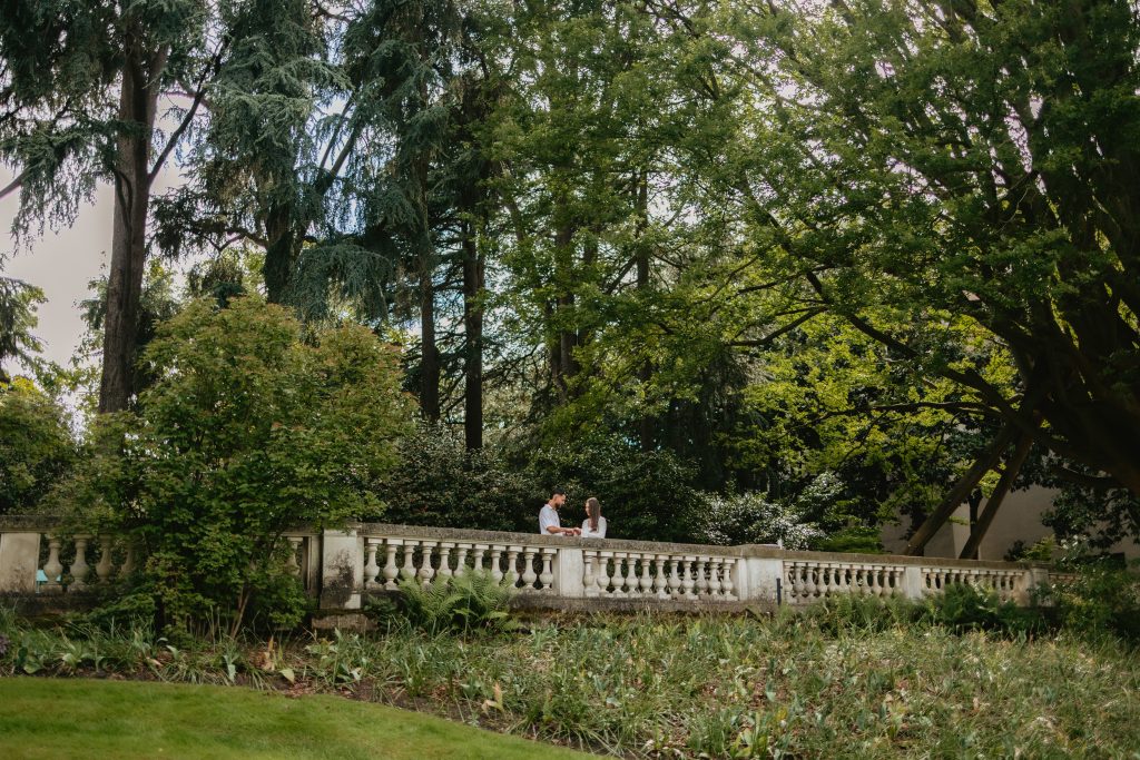 Seance photo couple Melissa et Arthur au jardin des plantes à Angers