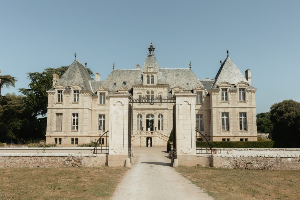 Entrée extérieur du chateau de Vair