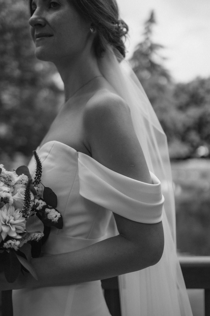 Détails de la robe de la mariée